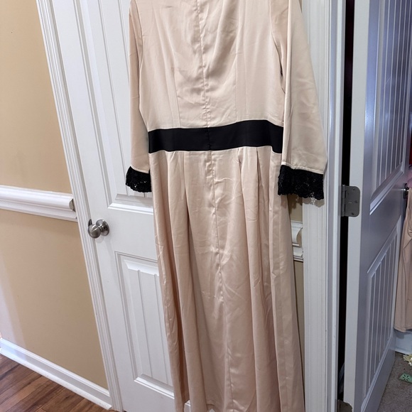 Dainty Jewells Cream Dress with Black Lace Overlay - Picture 2 of 3